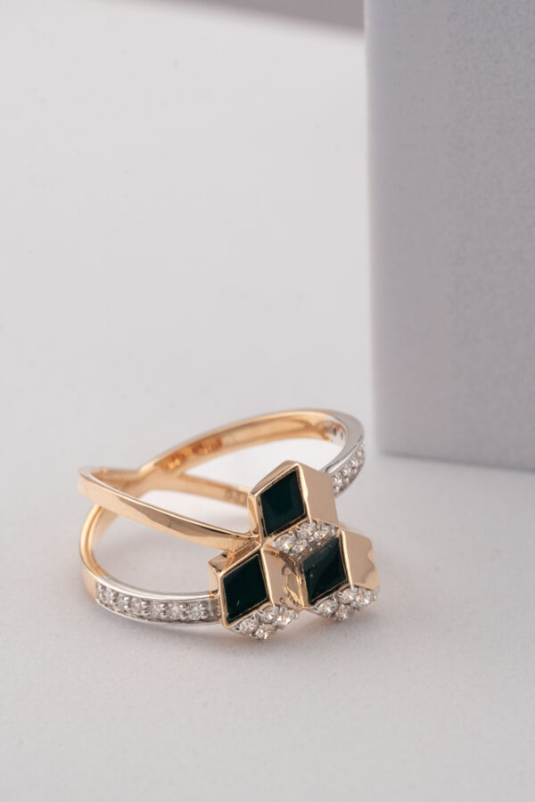 ROUND BRILLIANT LADIES RING
