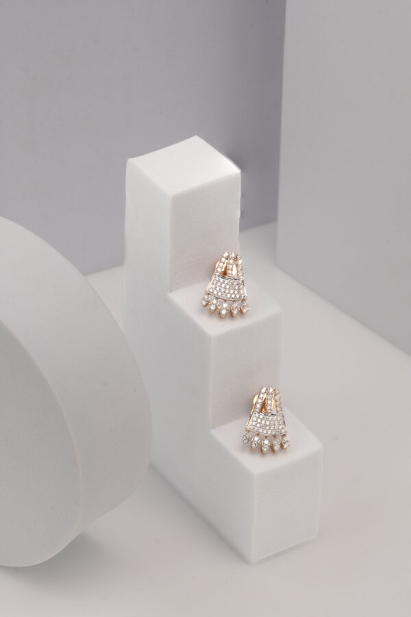 ROUND BRILLIANT EARRING