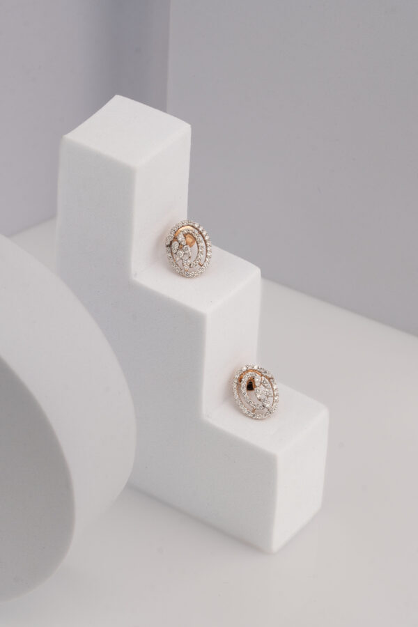 ROUND BRILLIANT EARRING