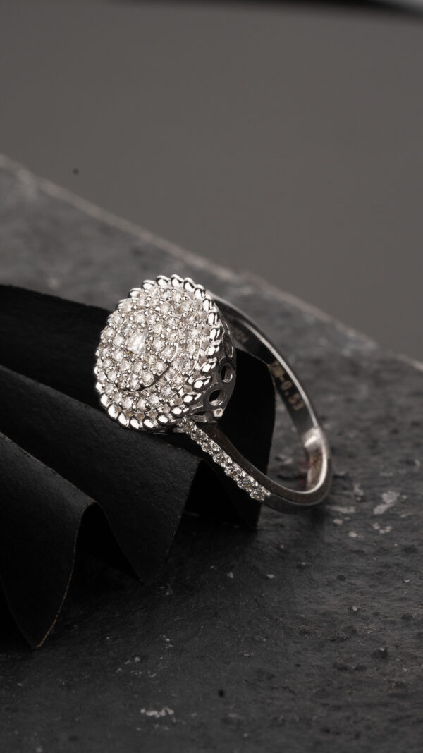 ROUND BRILLIANT LADIES RING