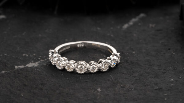 ROUND BRILLIANT LADIES RING