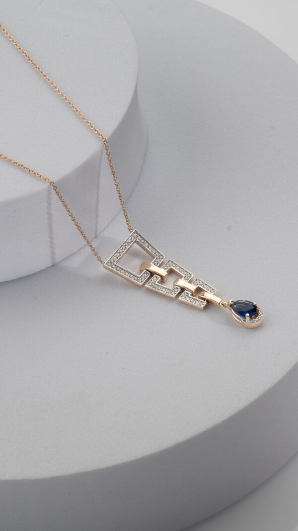 ROUND BRILLIANT NECK LINE