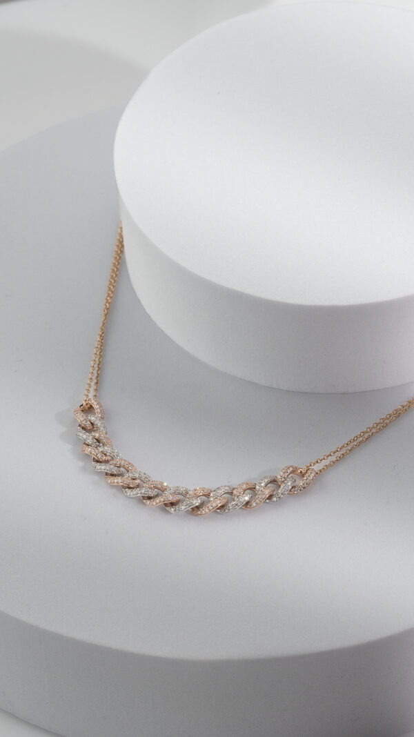 ROUND BRILLIANT NECK LINE